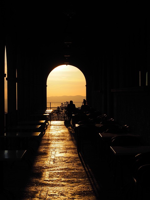 passage-1117774_640